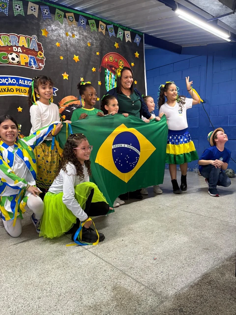 Apresentação das crianças na Festa Junina
